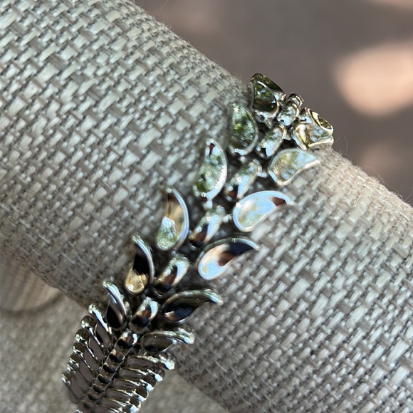 Trifari Silver Leaves Bracelet - Picture 11 of 15